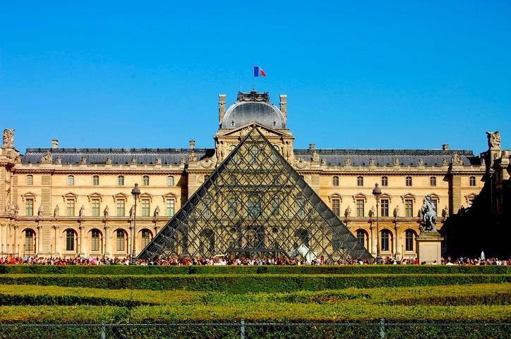 Le Louvre Louvre